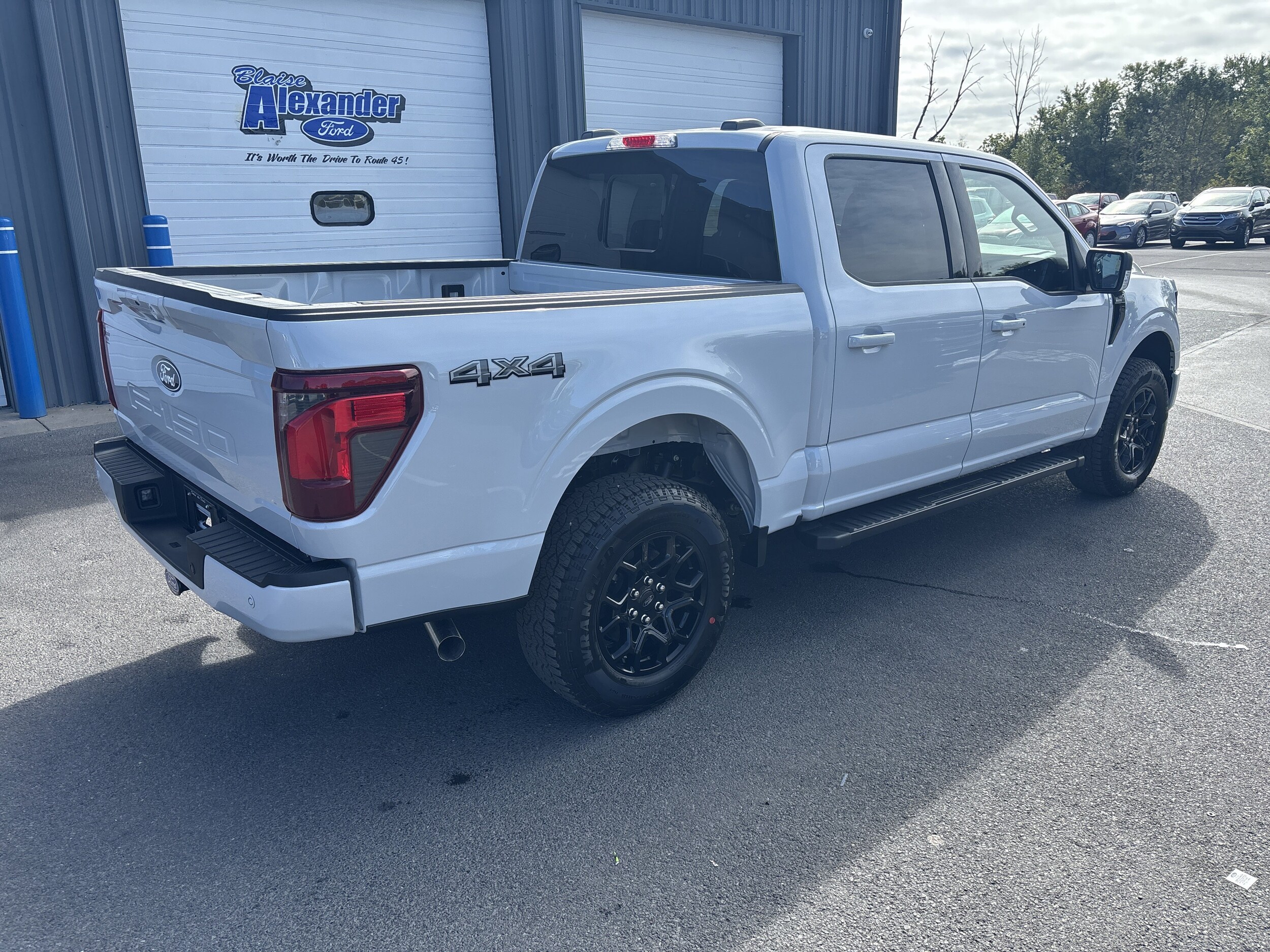 2025 Ford F-150 XLT photo 3