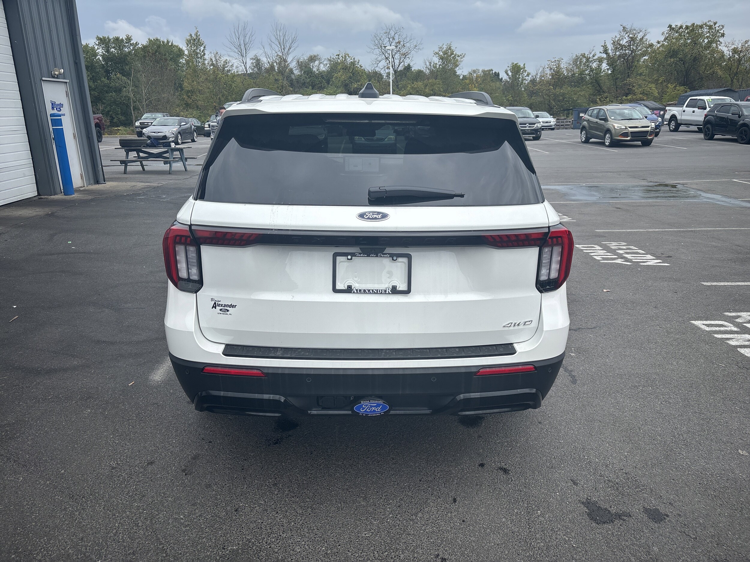 2025 Ford Explorer ST-Line photo 4
