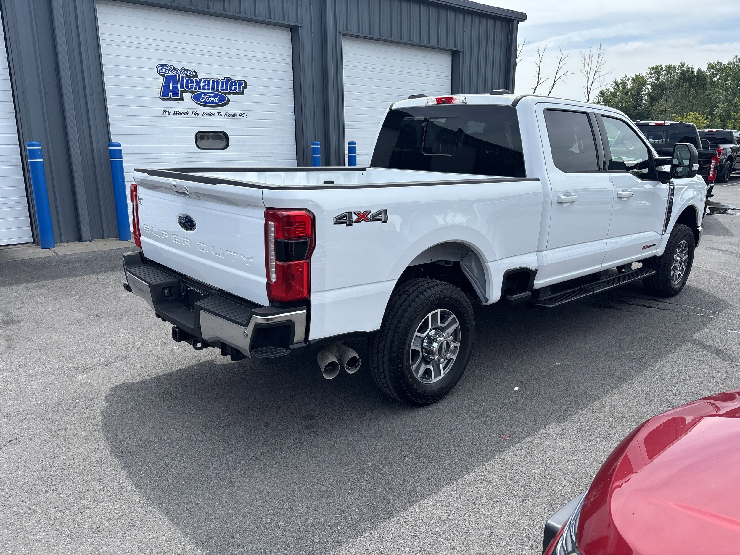 2024 Ford F-350 Lariat photo 2