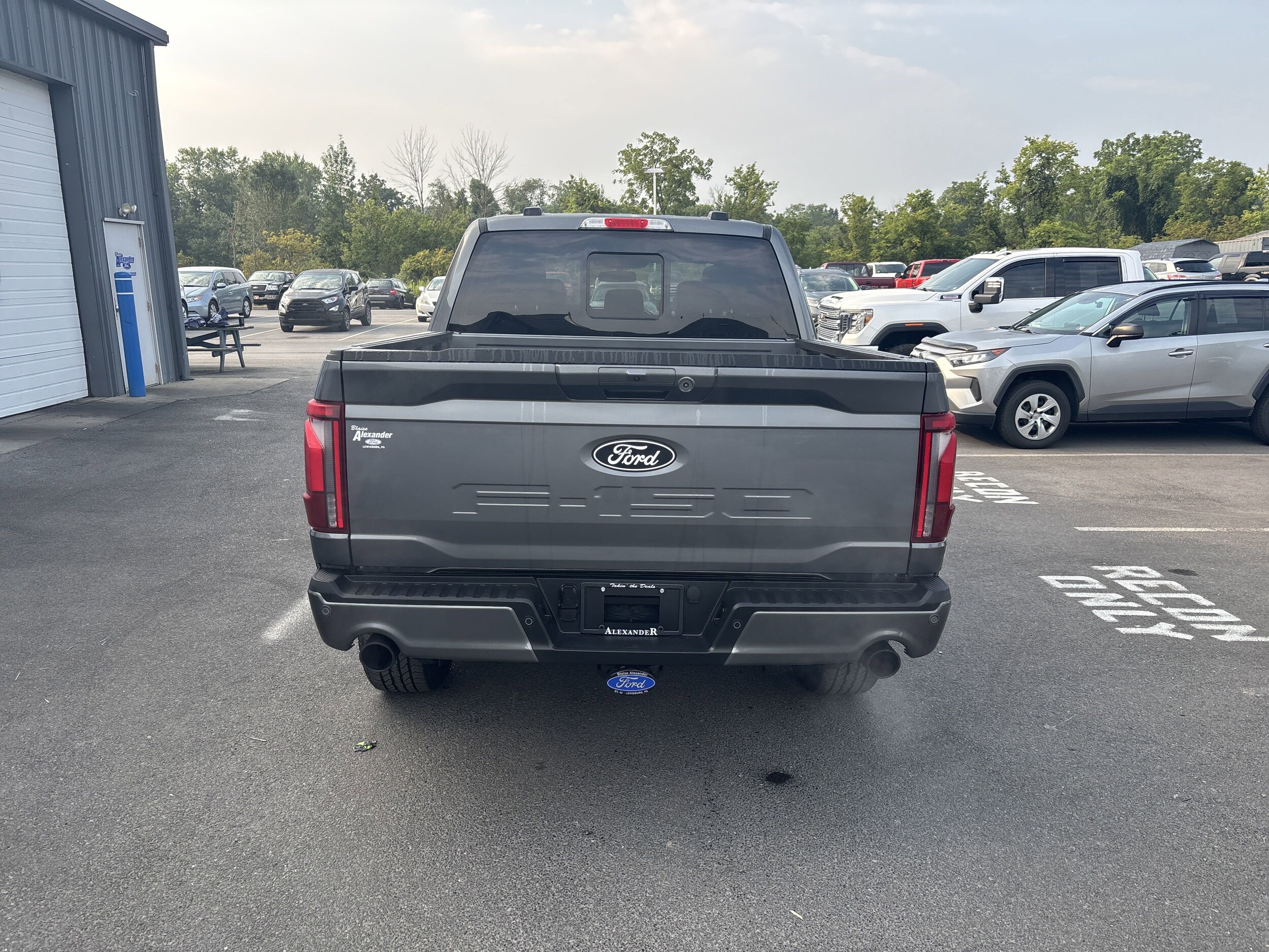 2025 Ford F-150 Lariat photo 3