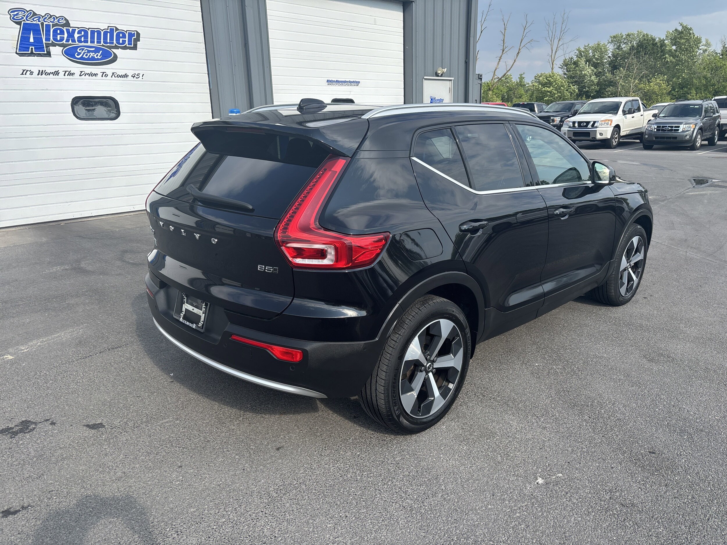 2024 Volvo XC40 Plus photo 3