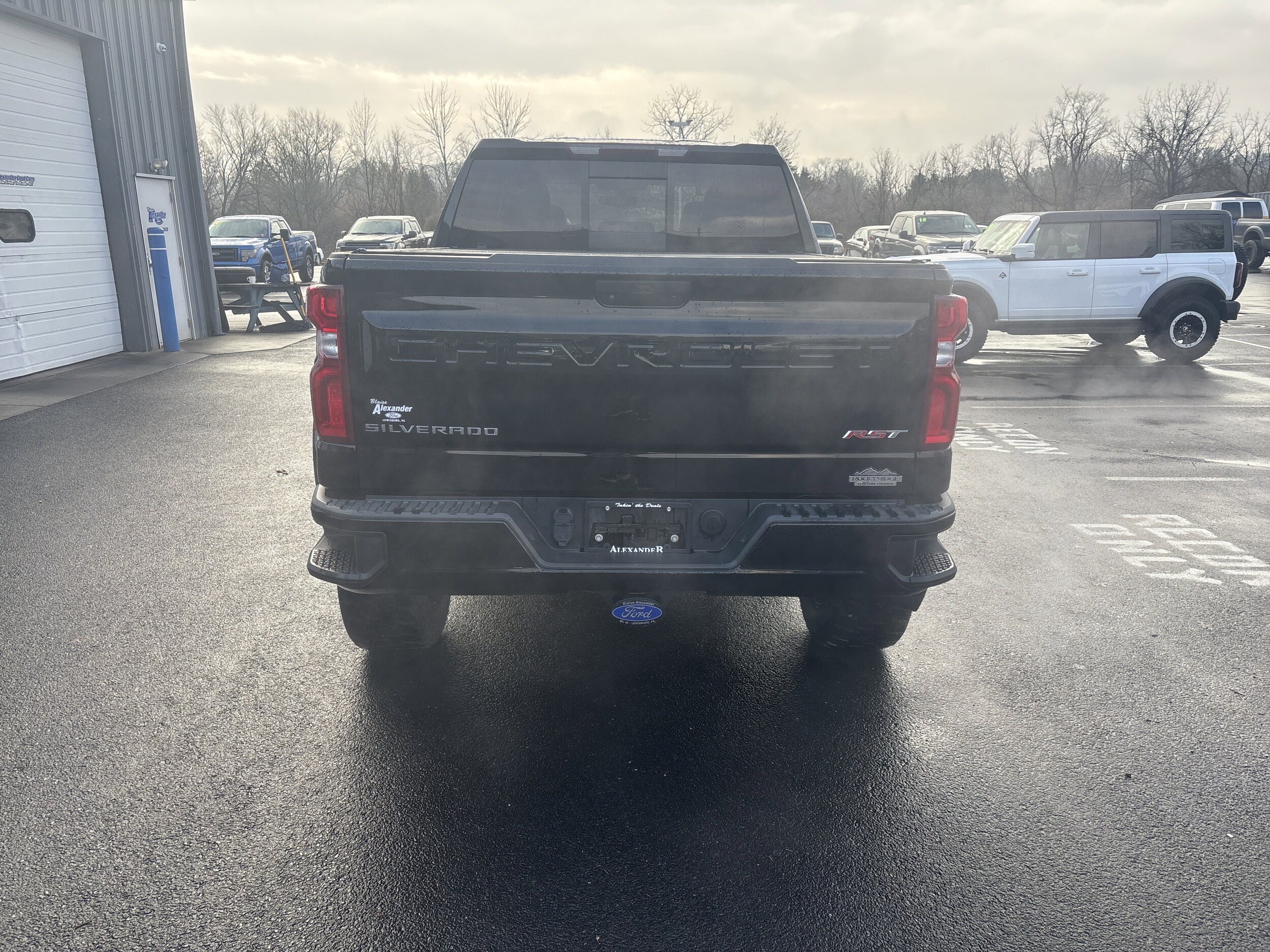 2019 Chevrolet Silverado 1500 RST photo 2