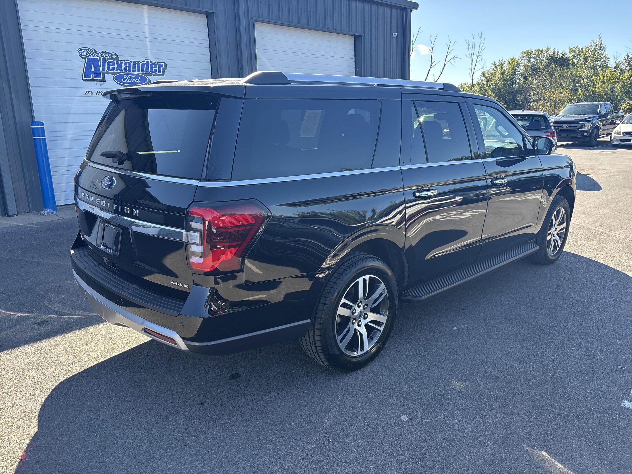 2024 Ford Expedition MAX Limited photo 3