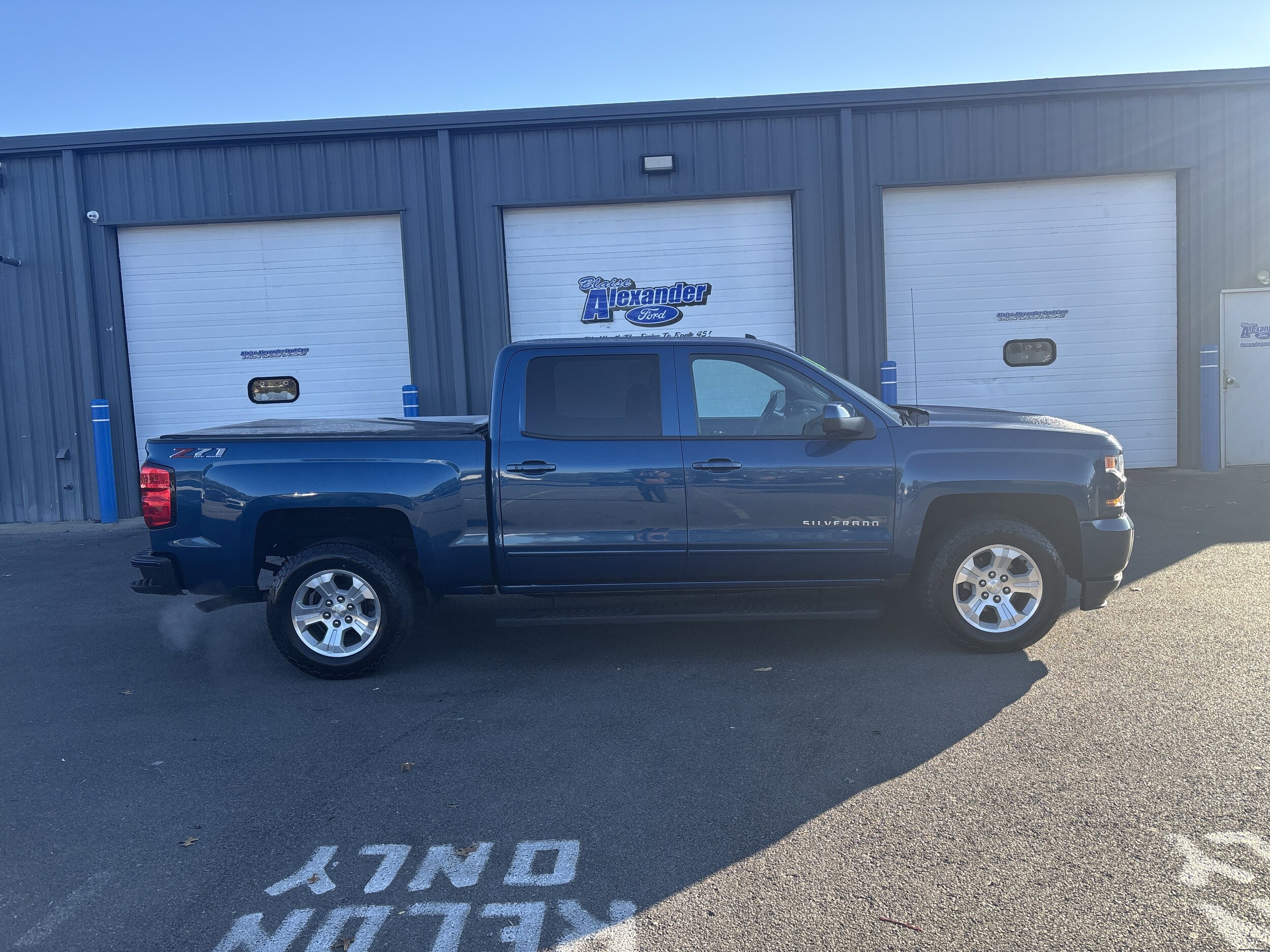 2018 Chevrolet Silverado 1500 photo 2
