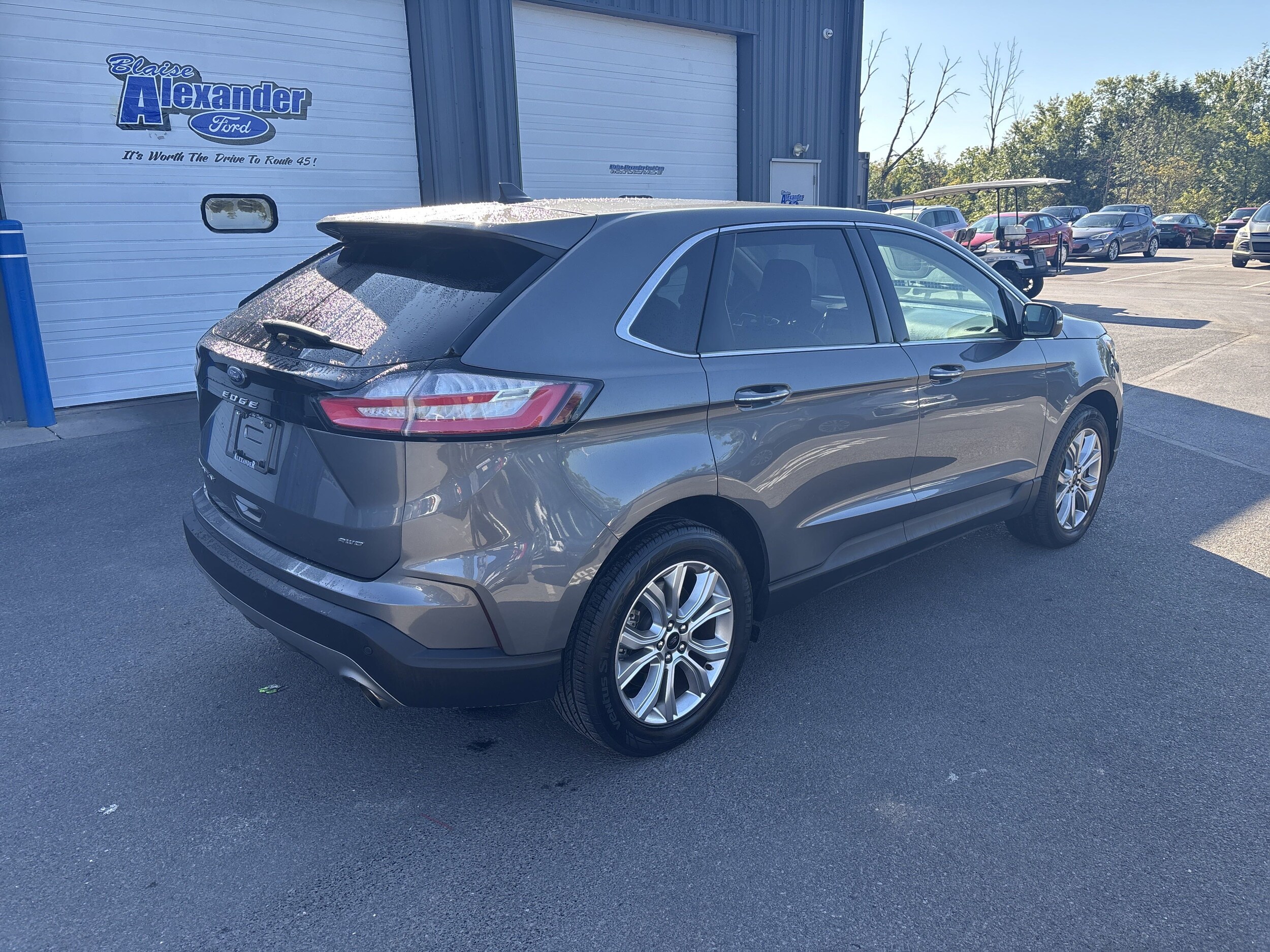 2024 Ford Edge Titanium photo 2