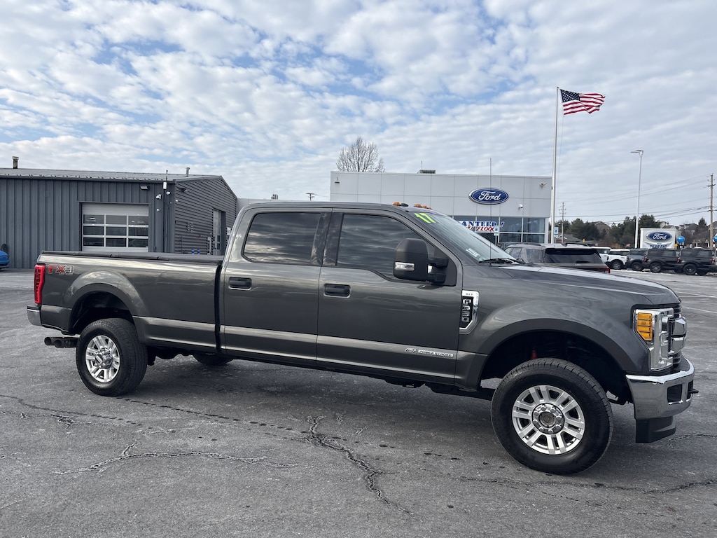 Used 2017 Ford Super Duty F-350 SRW XLT Truck Crew Cab