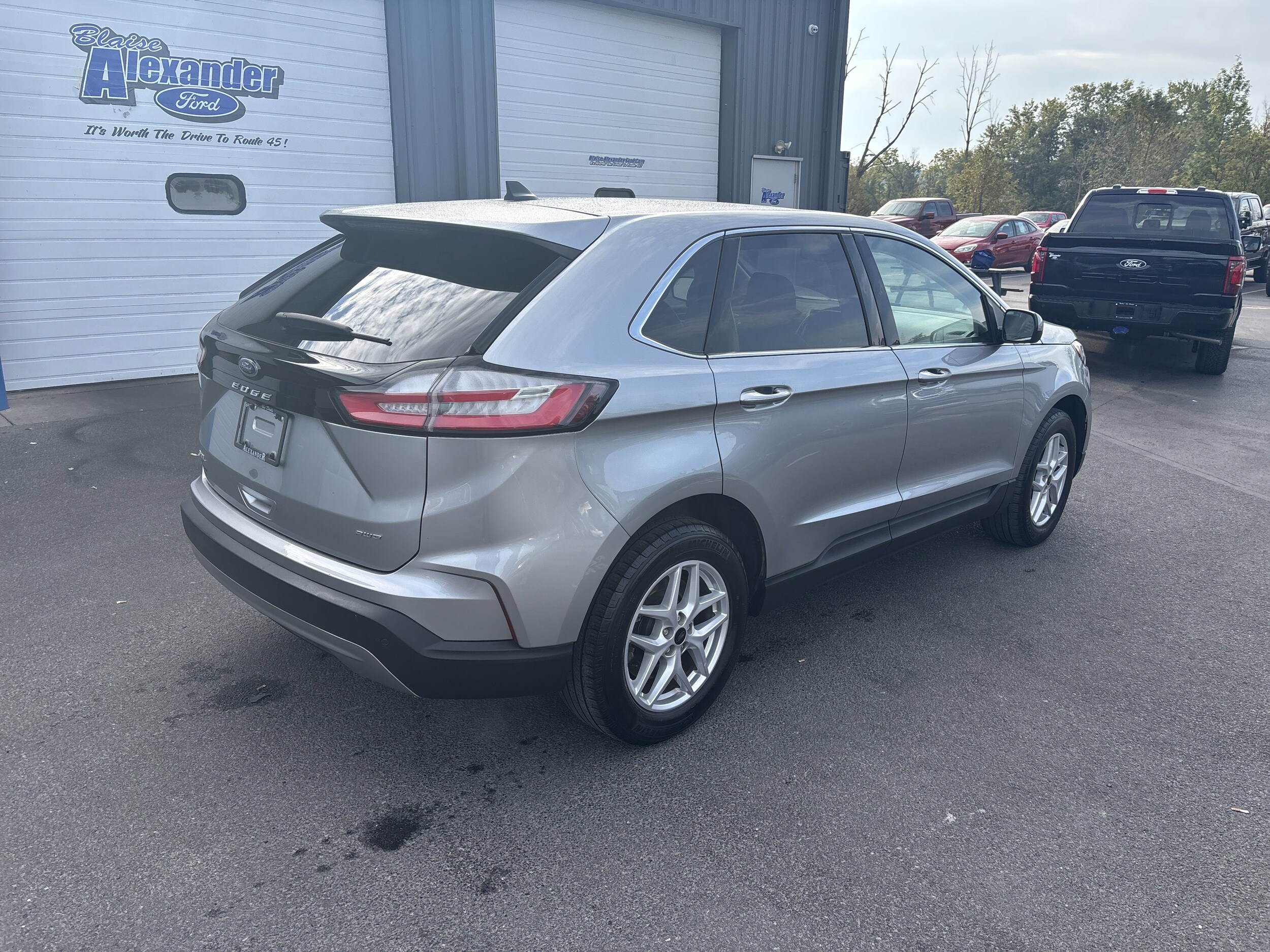 2024 Ford Edge SEL photo 3