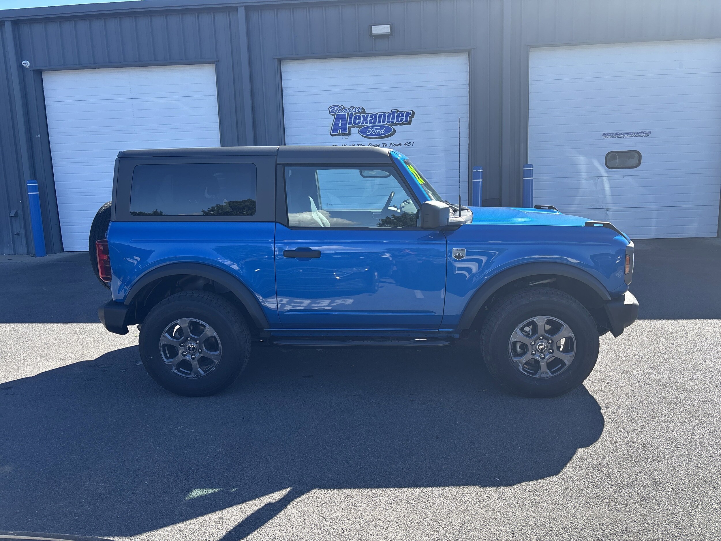 2022 Ford Bronco Outer Banks photo 2