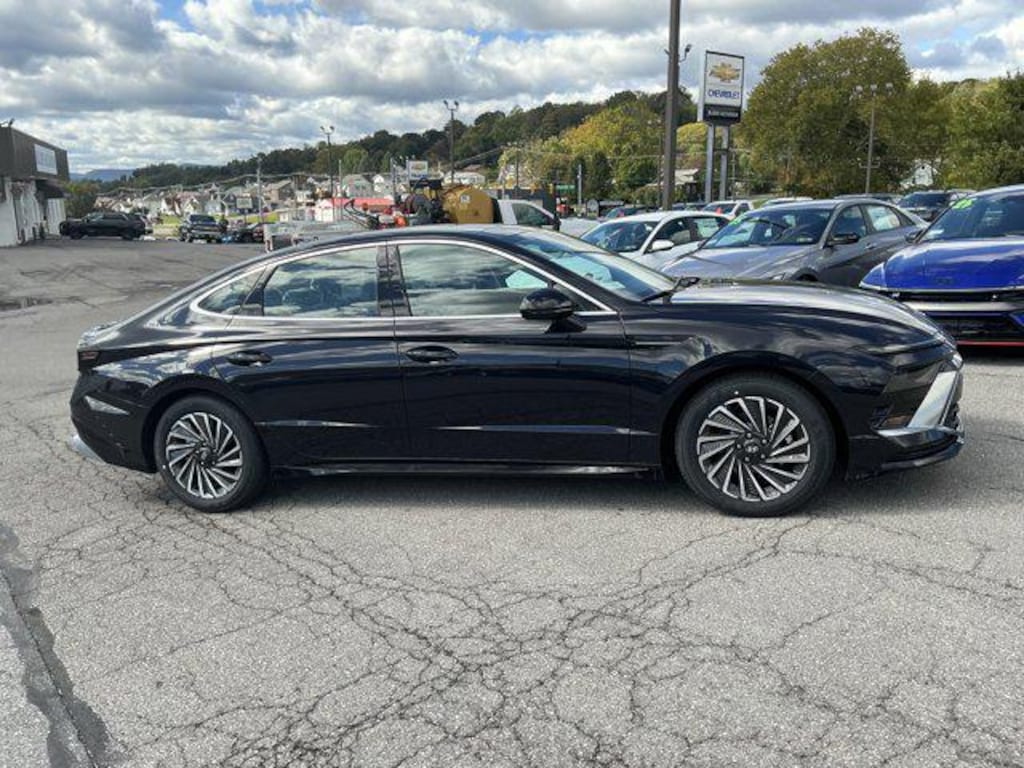 New 2026 Hyundai Sonata Hybrid SEL Sedan