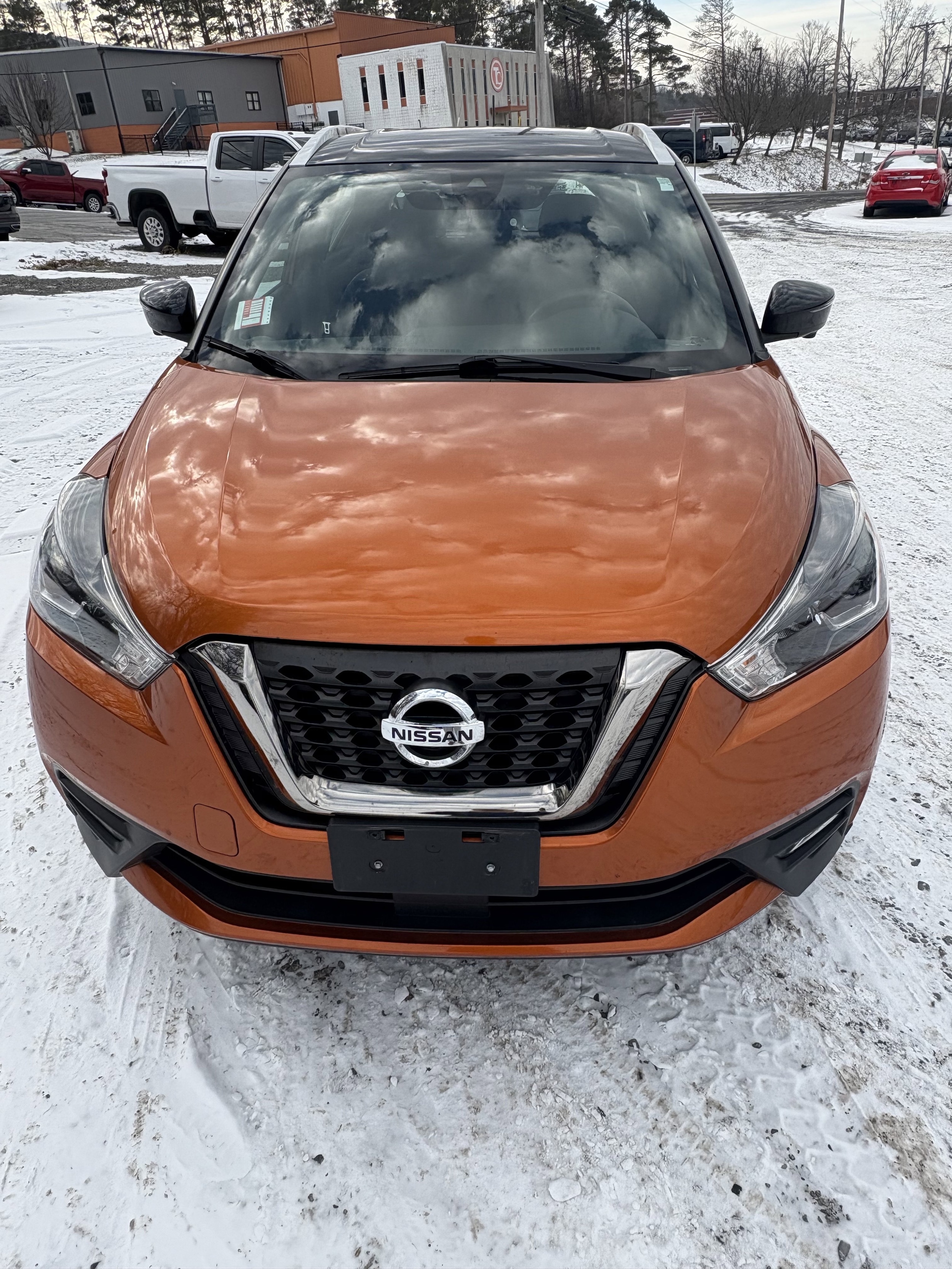 2020 Nissan Kicks SR's photo