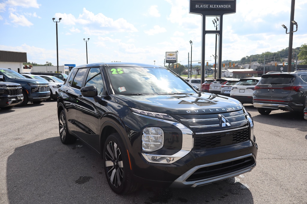 Used 2025 Mitsubishi Outlander SE SE S-AWC