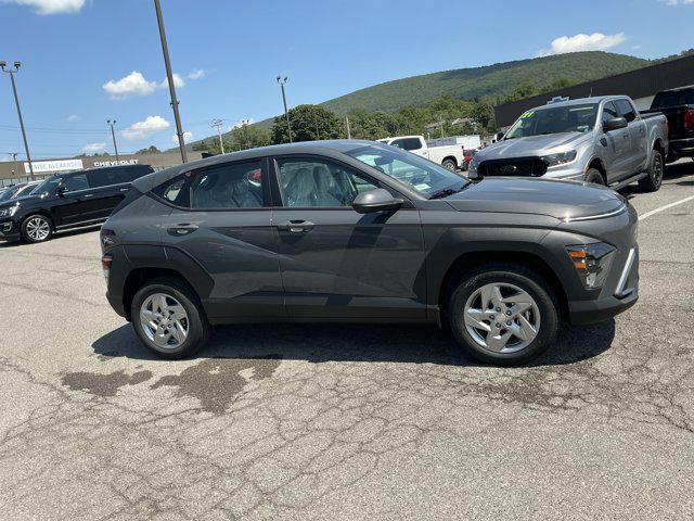 2026 Hyundai Kona SE photo 2