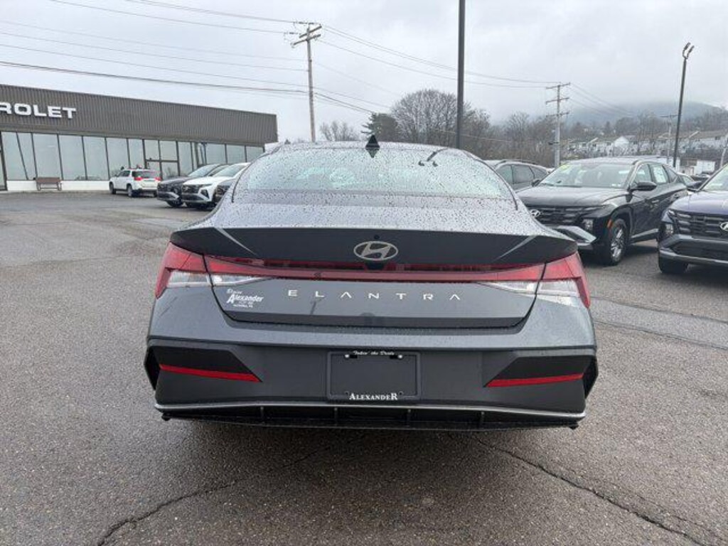 New 2026 Hyundai Elantra SE Sedan