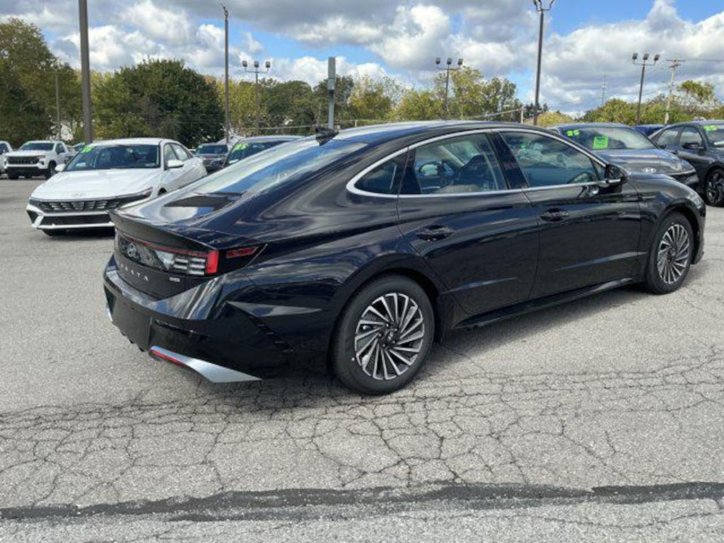 New 2026 Hyundai Sonata Hybrid SEL Sedan