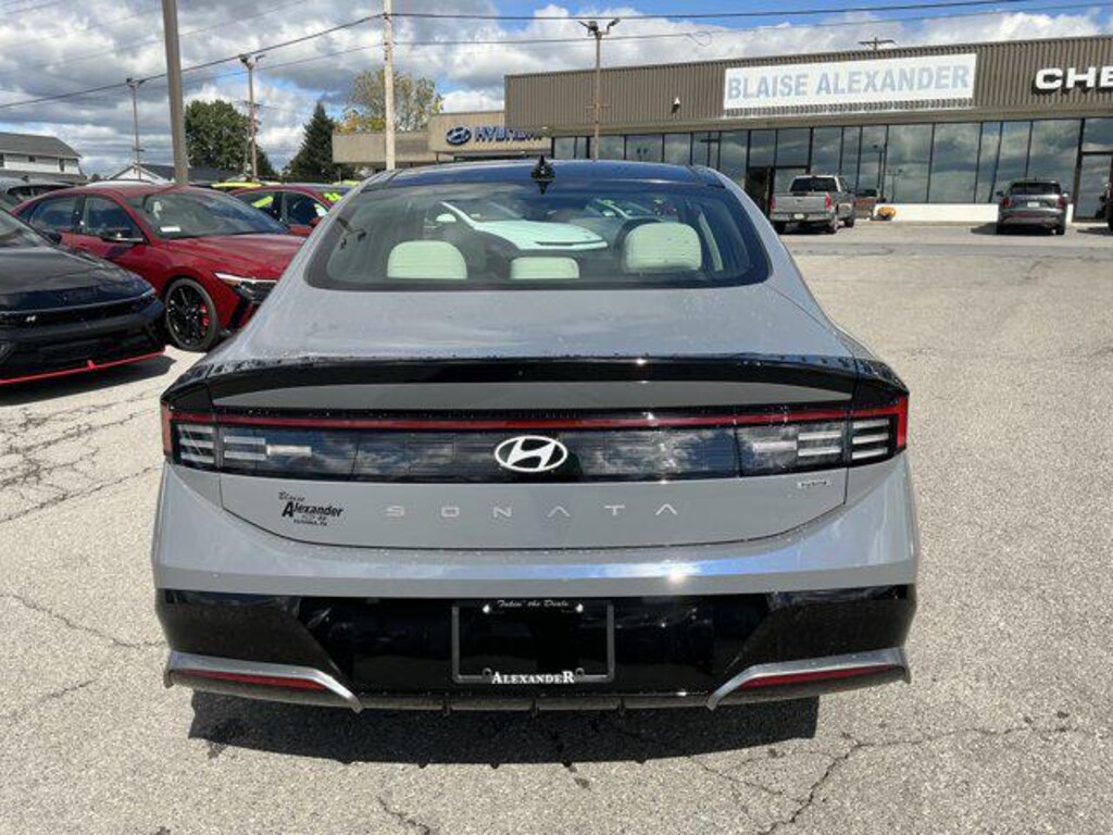 New 2026 Hyundai Sonata Hybrid SEL Sedan