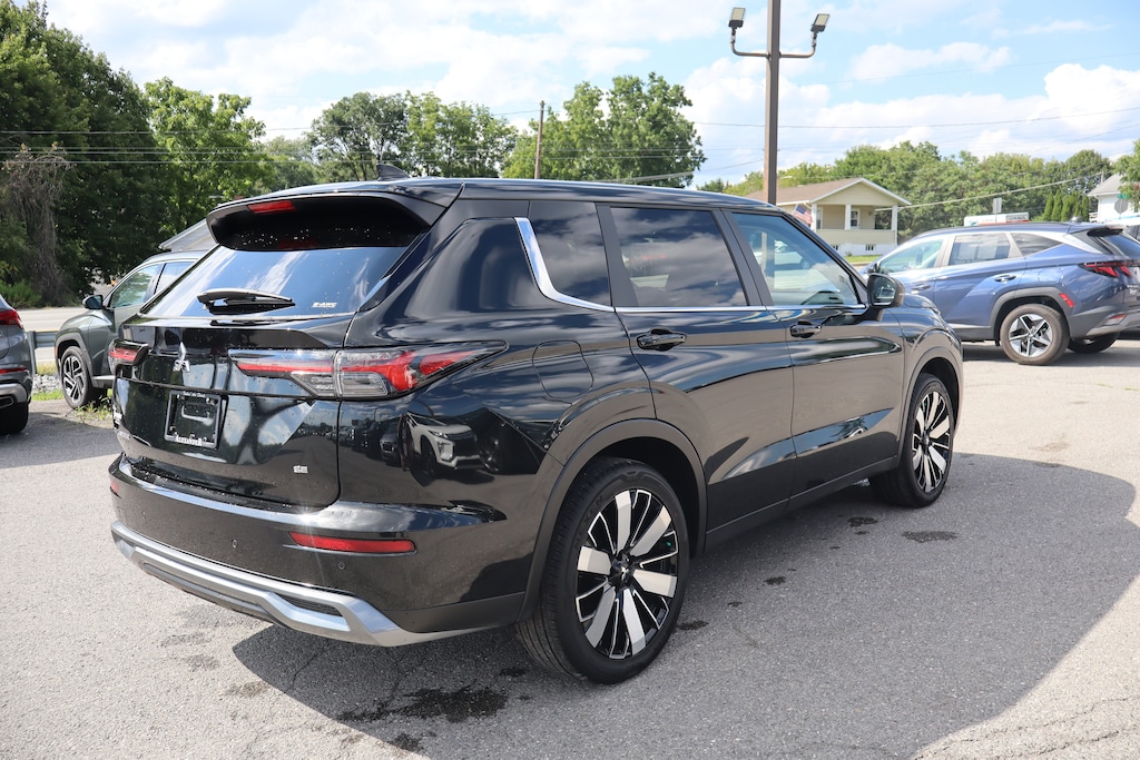 Used 2025 Mitsubishi Outlander SE SE S-AWC