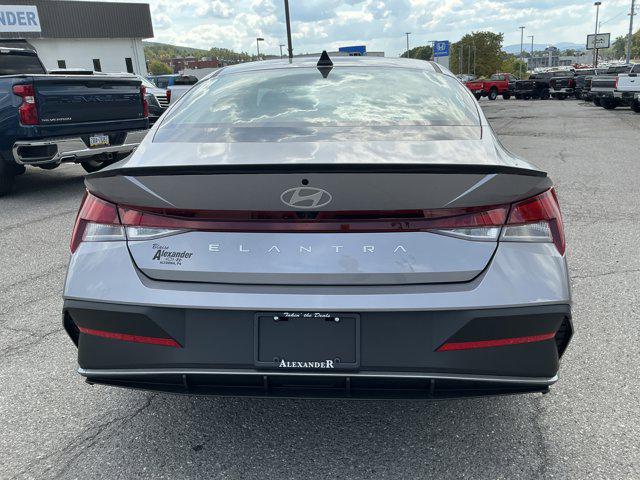 2025 Hyundai Elantra SEL Sport photo 4