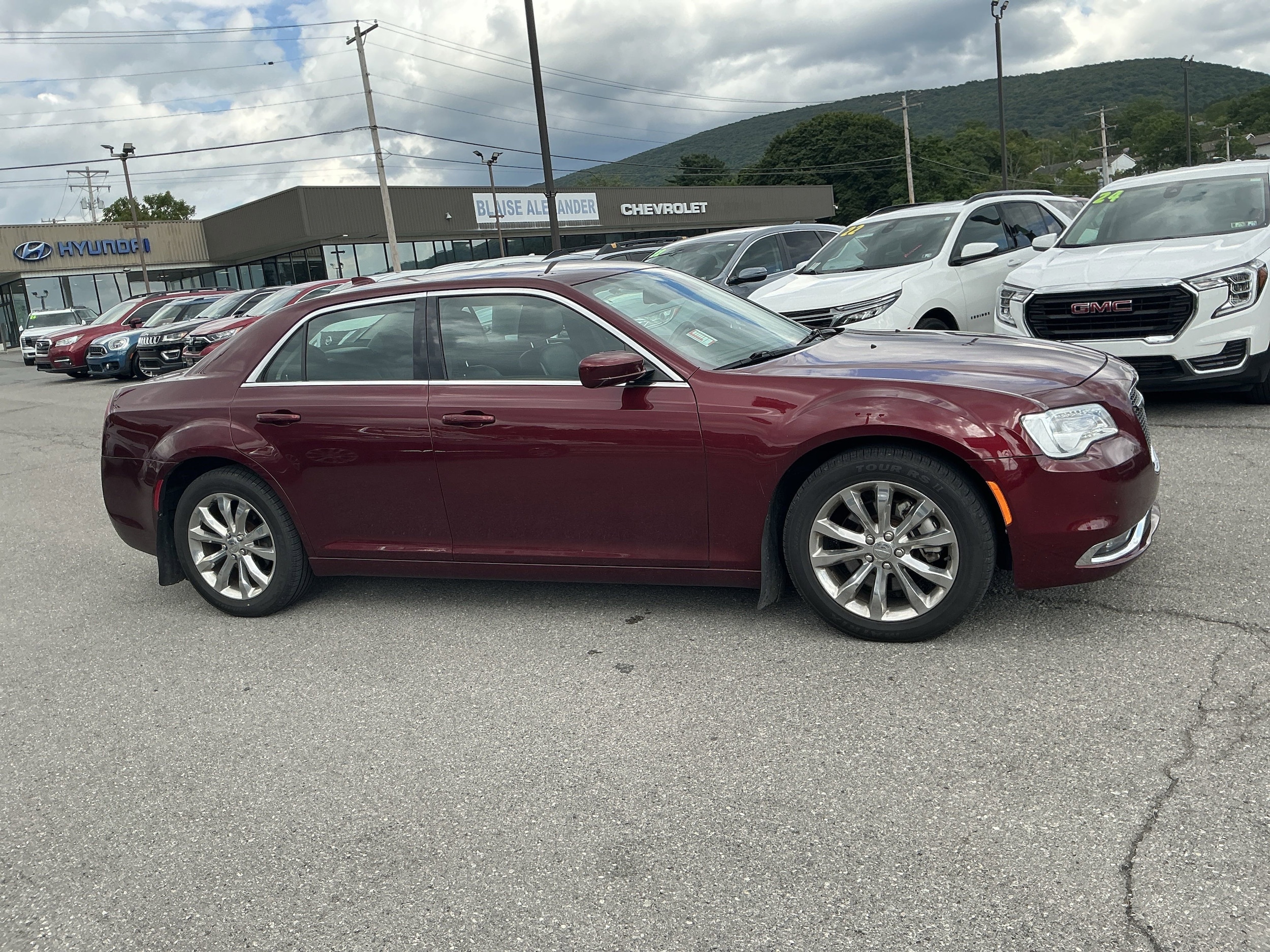Used 2016 Chrysler 300 Limited with VIN 2C3CCARG1GH220462 for sale in Altoona, PA