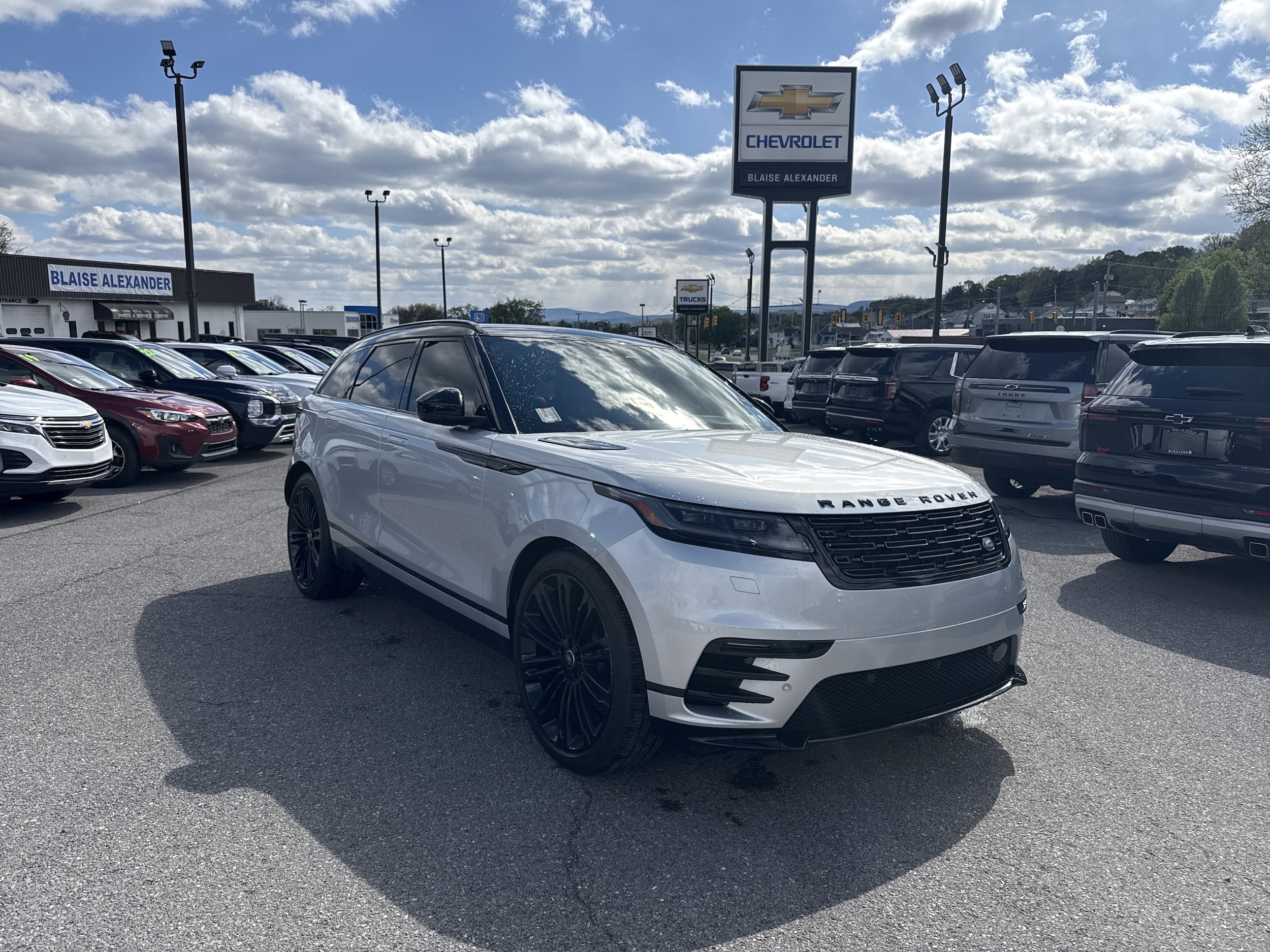 2024 Land Rover Range Rover Velar P250 Dynamic SE's photo