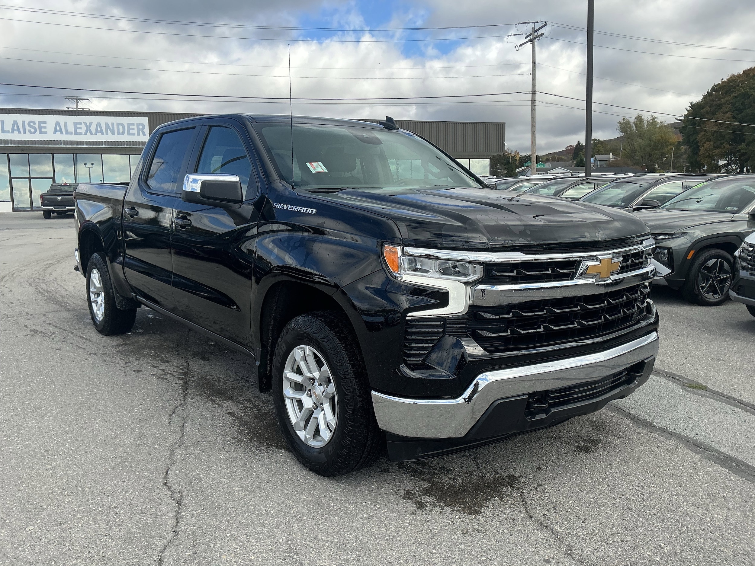 2024 Chevrolet Silverado 1500 LT's photo