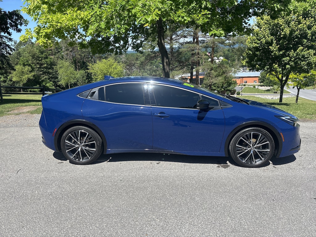 Used 2023 Toyota Prius XLE XLE
