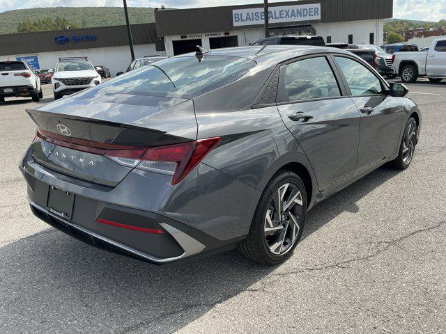 2025 Hyundai Elantra SEL Sport photo 3