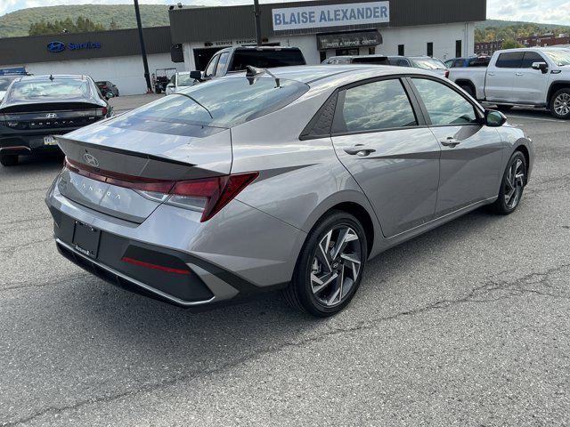 2025 Hyundai Elantra SEL Sport photo 3