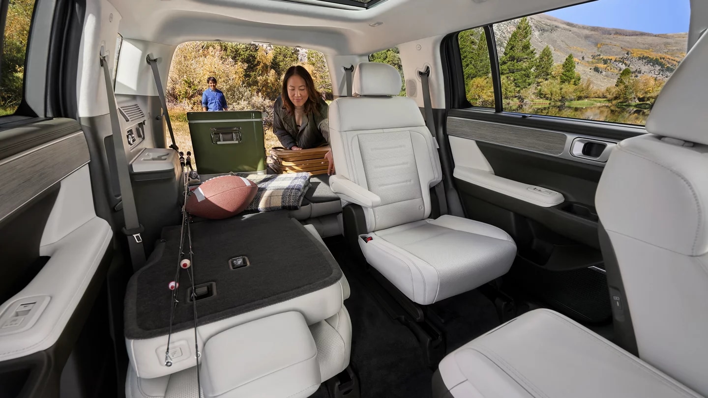 2024-hyundai-santa-fe-rear-cargo-load-w-seating.png