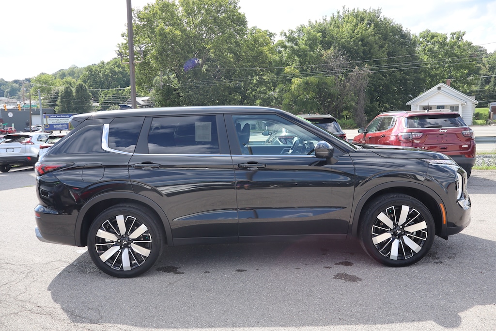 Used 2025 Mitsubishi Outlander SE SE S-AWC