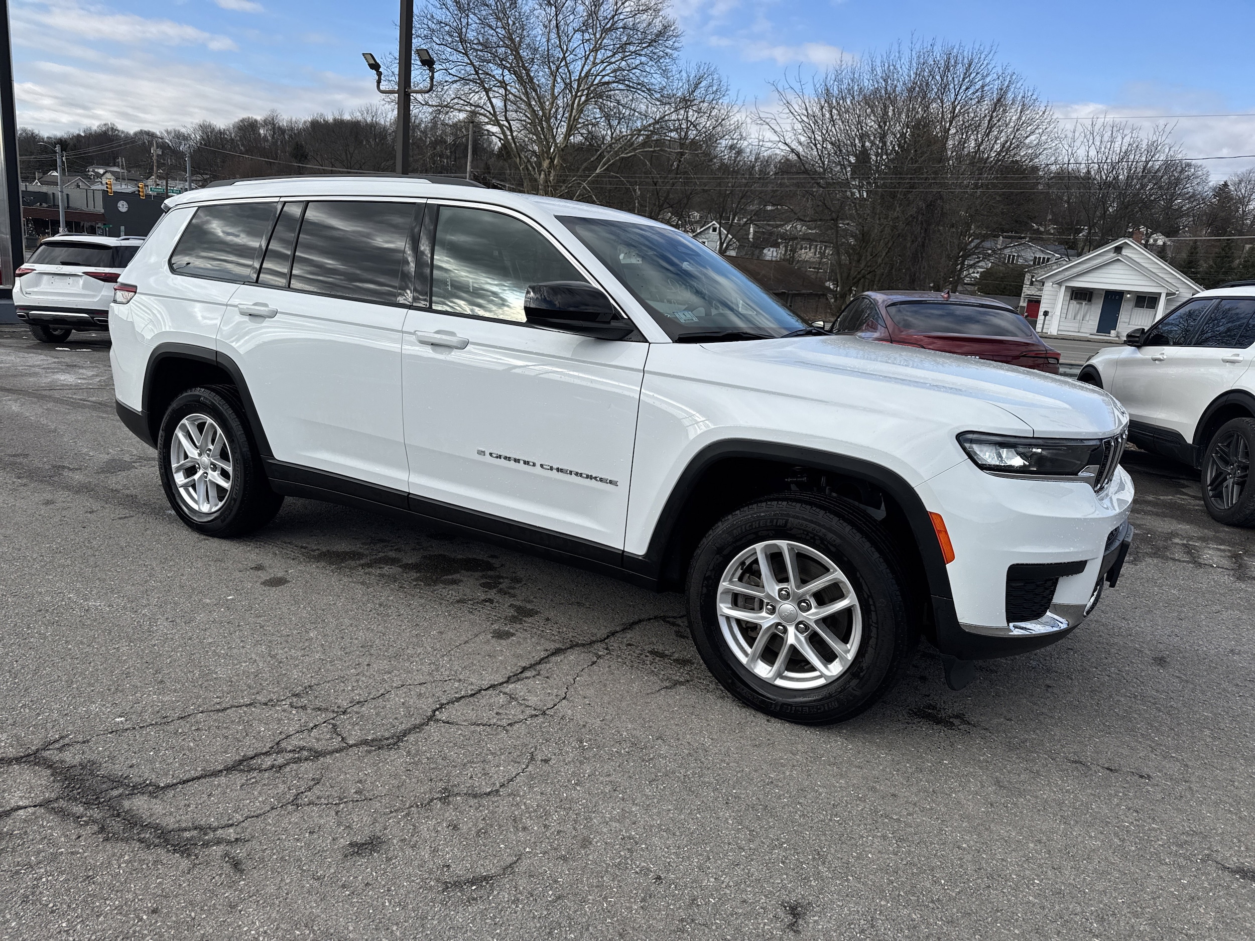2023 Jeep Grand Cherokee L Laredo's photo