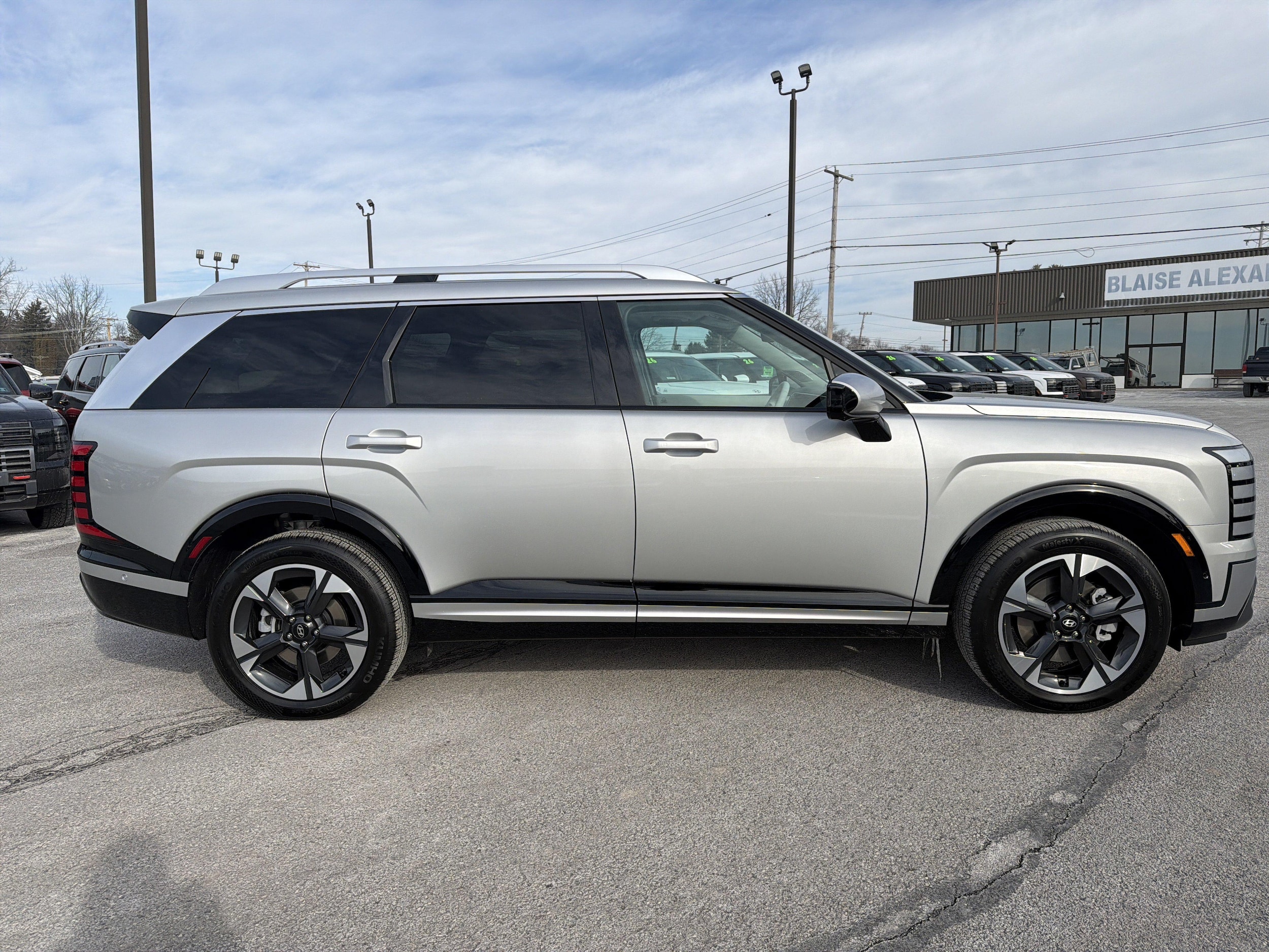 2026 Hyundai Palisade Limited - Photo 2