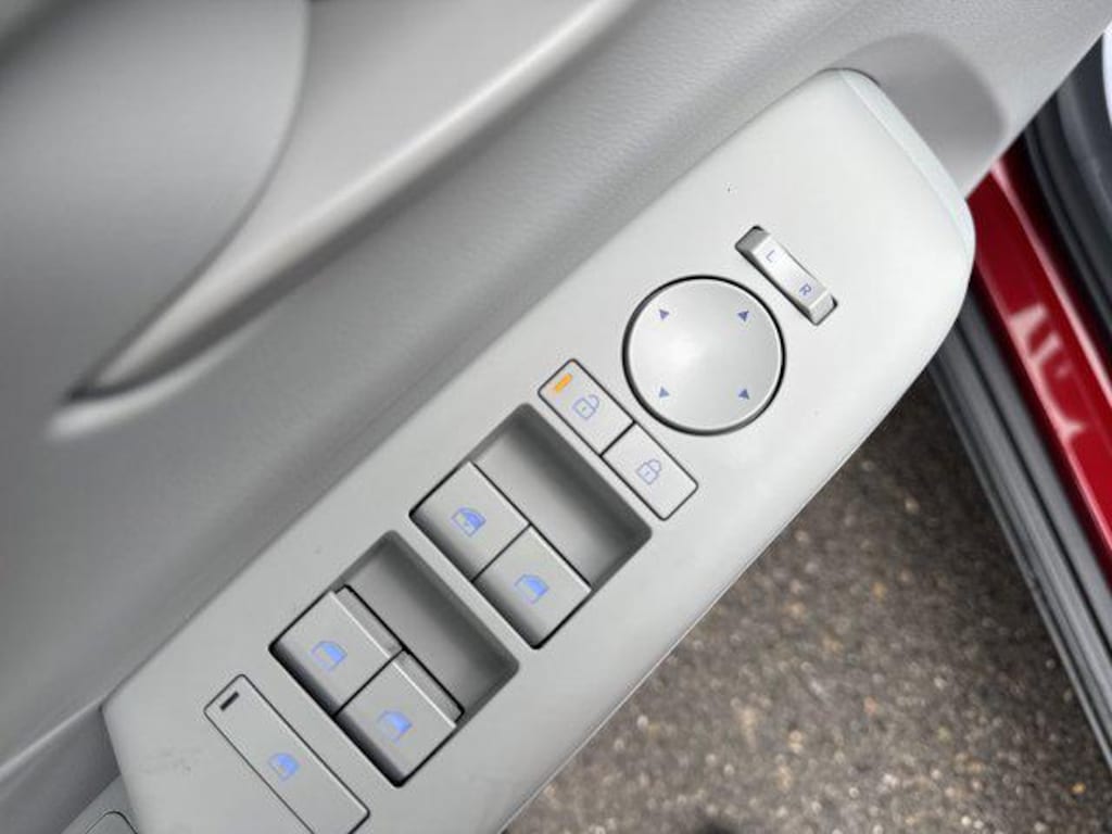 New 2026 Hyundai Kona SE FWD SUV