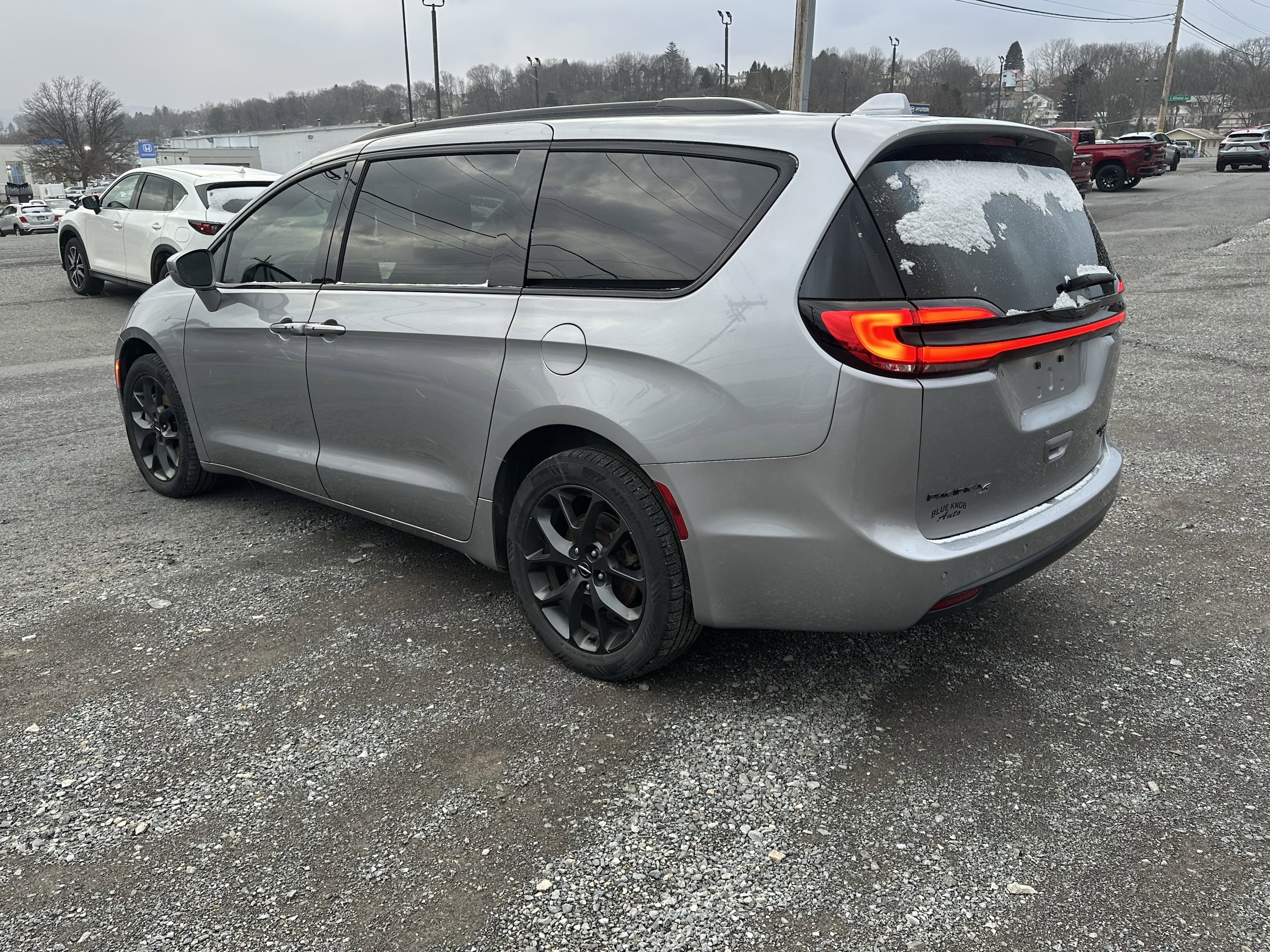 2021 Chrysler Pacifica Limited's photo