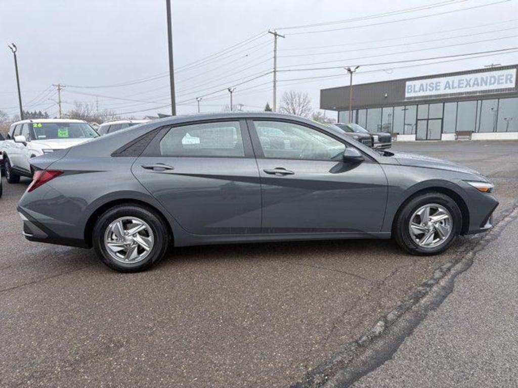 New 2026 Hyundai Elantra SE Sedan