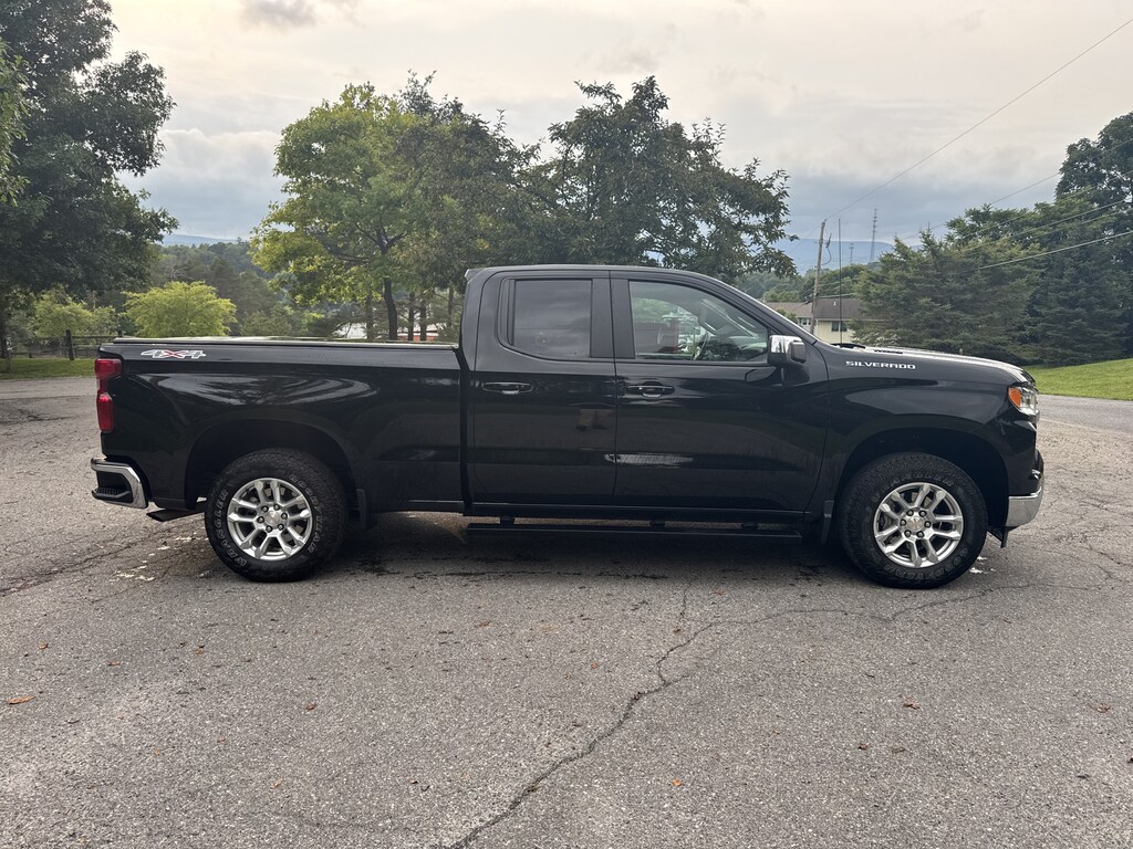 Used 2025 Chevrolet Silverado 1500 4WD Double Cab 147 LT w/1LT