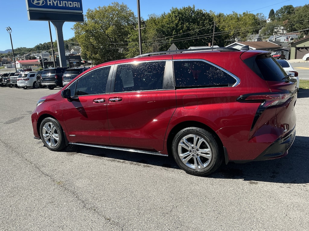 Used 2021 Toyota Sienna XSE XSE AWD 7-Passenger