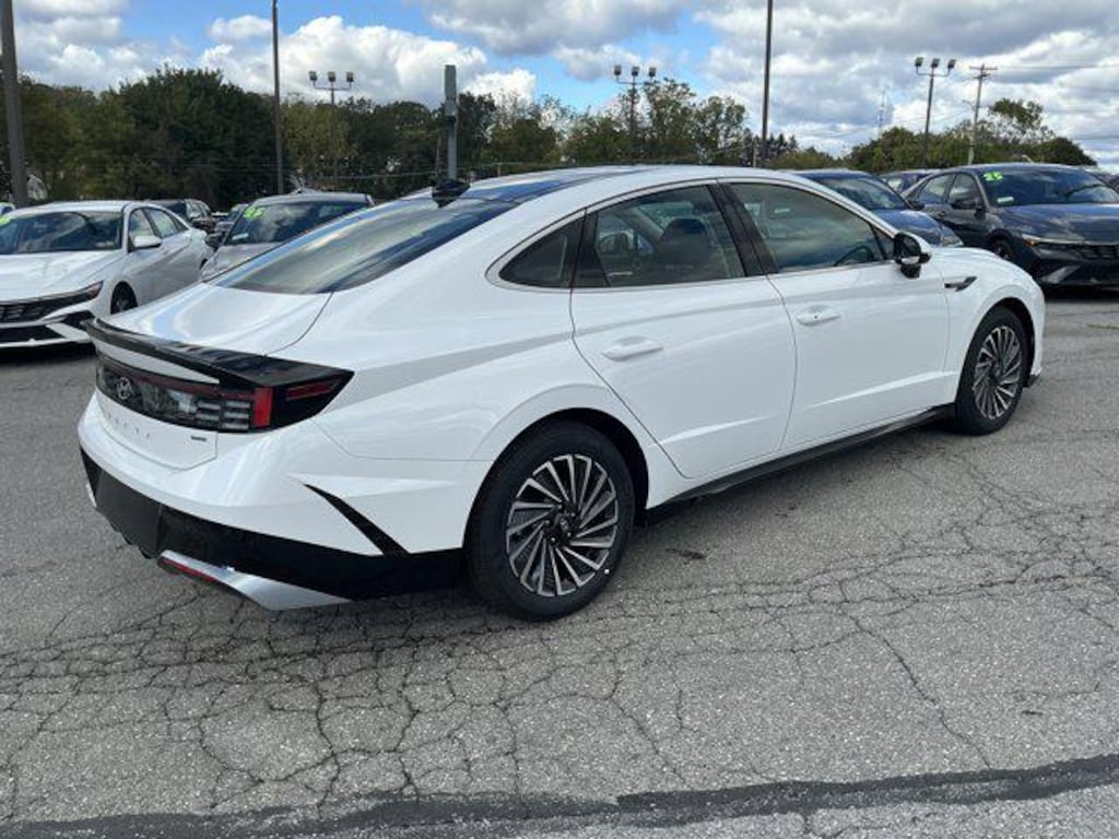 New 2026 Hyundai Sonata Hybrid SEL Sedan