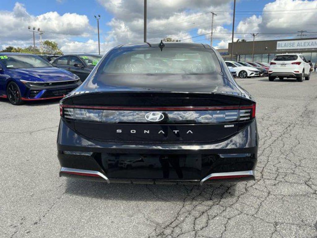 New 2026 Hyundai Sonata Hybrid SEL Sedan