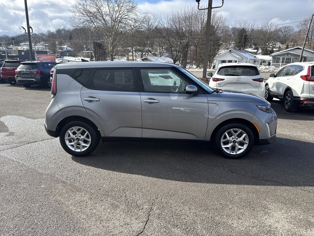 Used 2023 Kia Soul LX LX IVT