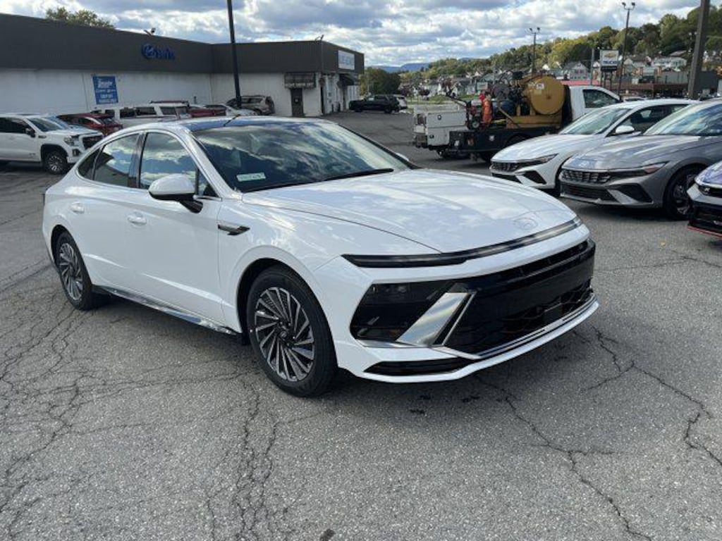 New 2026 Hyundai Sonata Hybrid SEL Sedan