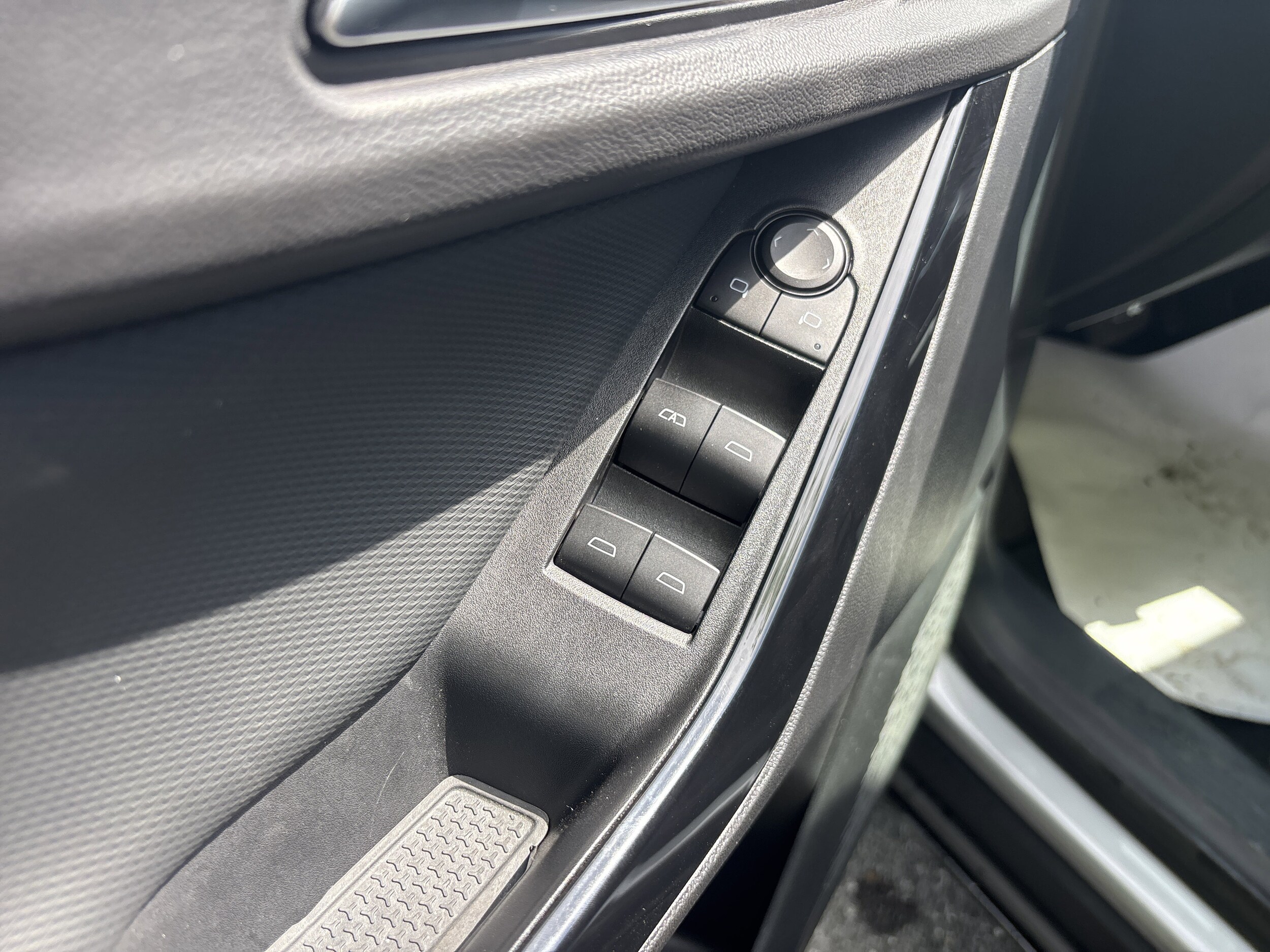 2025 Chevrolet Equinox LT - Photo 28
