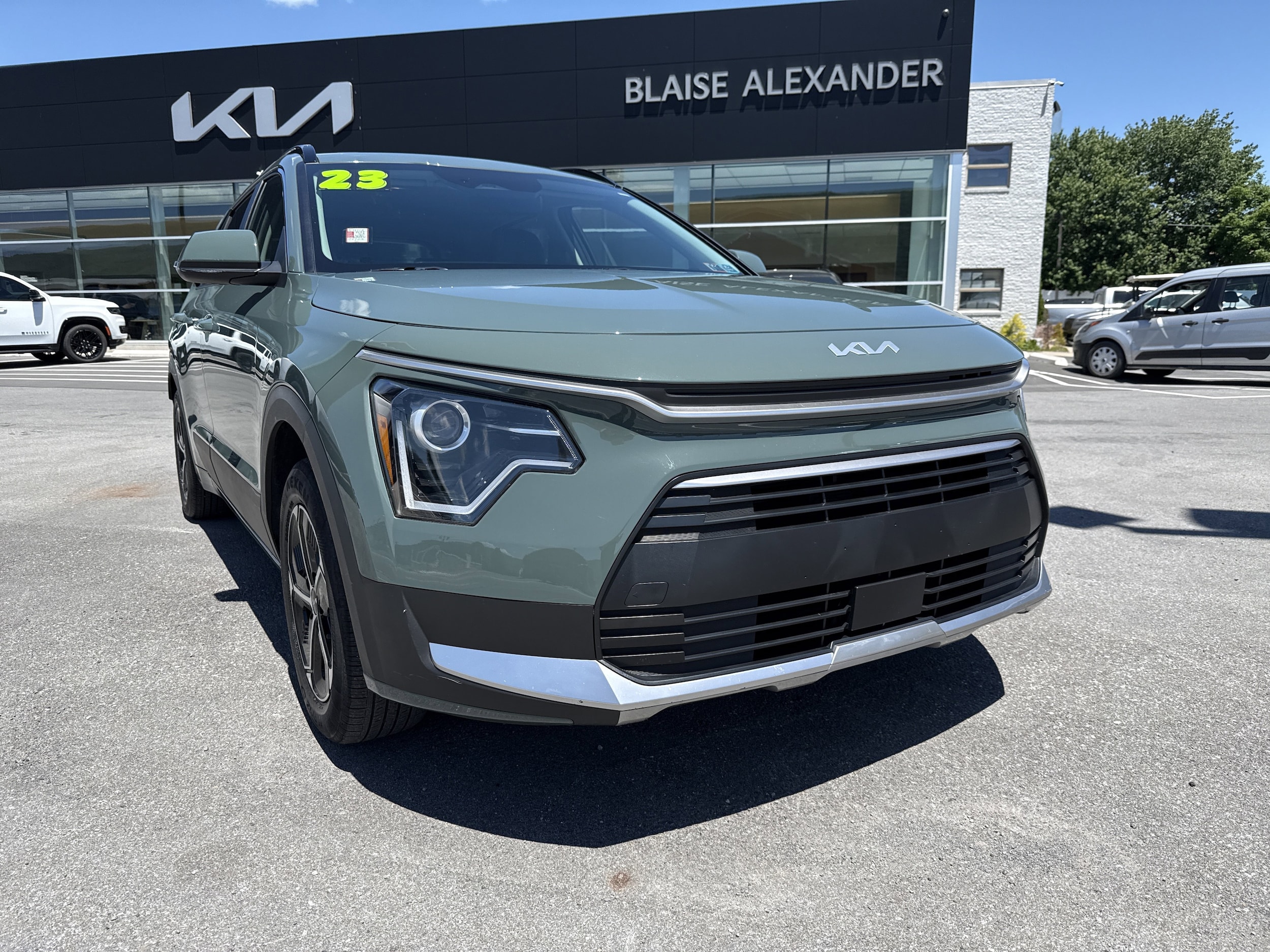 2023 Kia Niro EX HEV's photo
