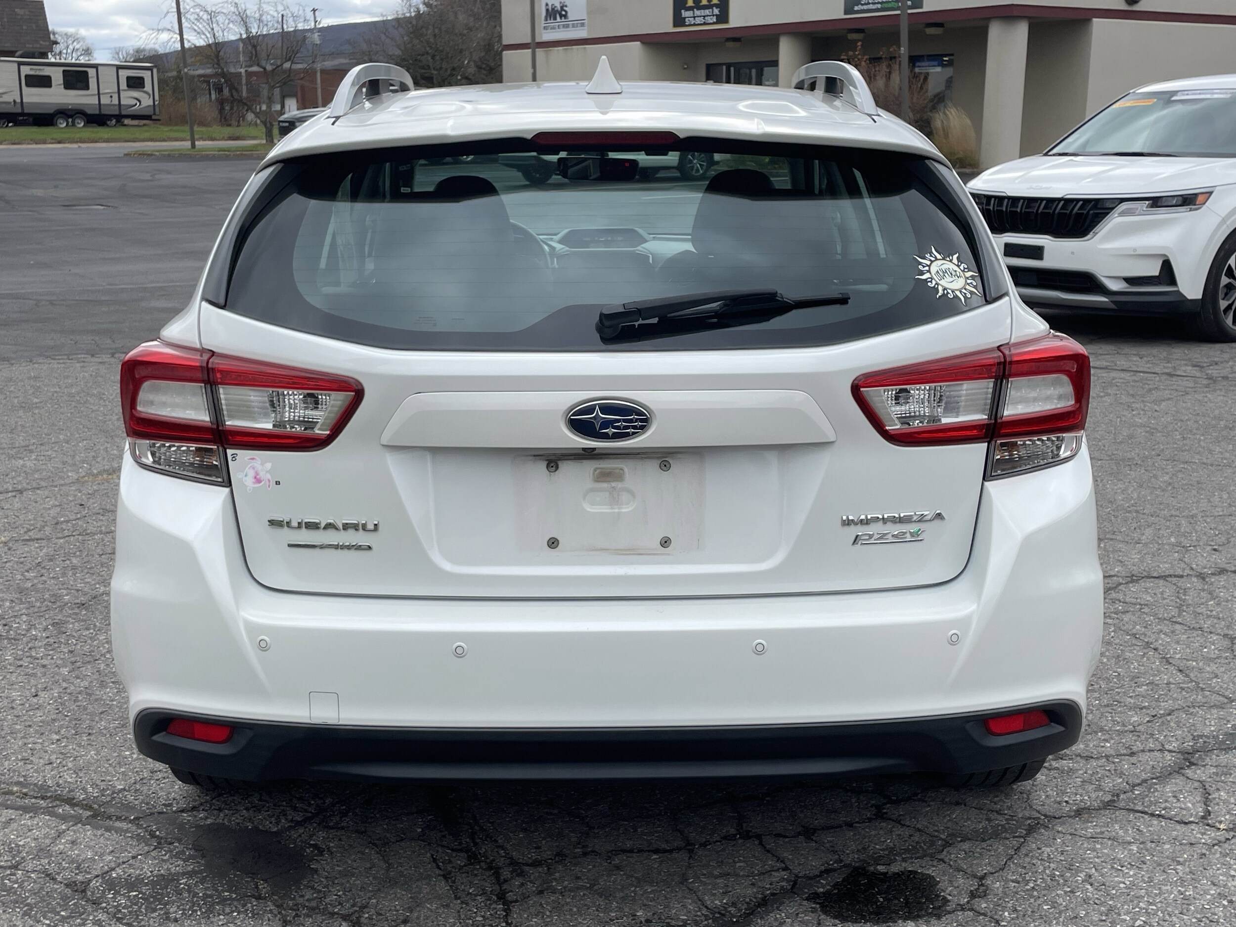 2017 Subaru Impreza 2.0i Limited photo 4