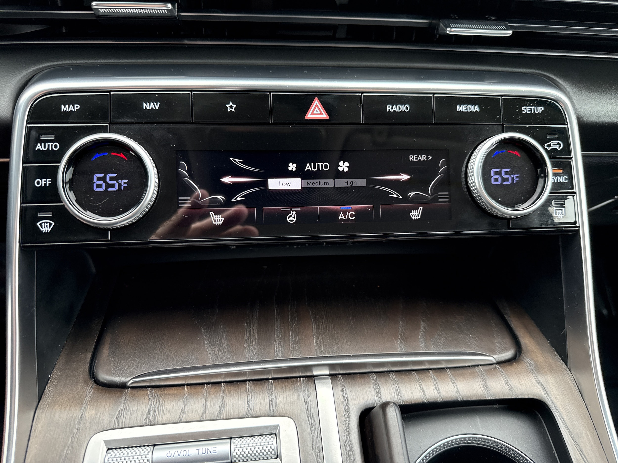2024 GENESIS GV80 Standard - Photo 25