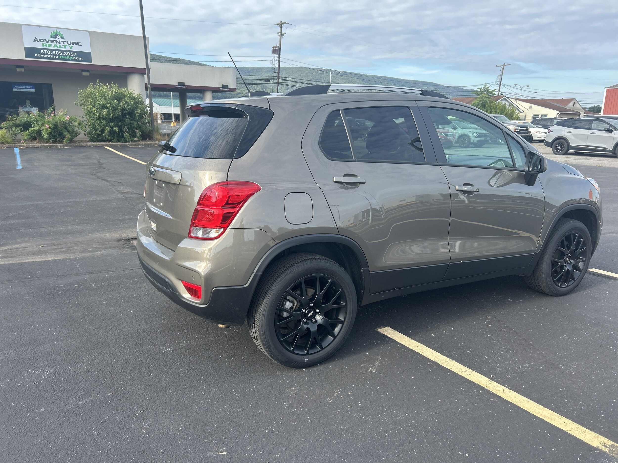 2022 Chevrolet Trax LT photo 3