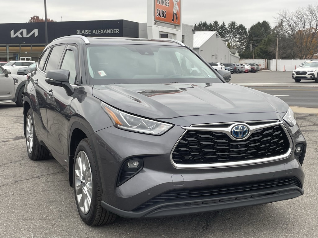 Used 2022 Toyota Highlander Hybrid Limited SUV