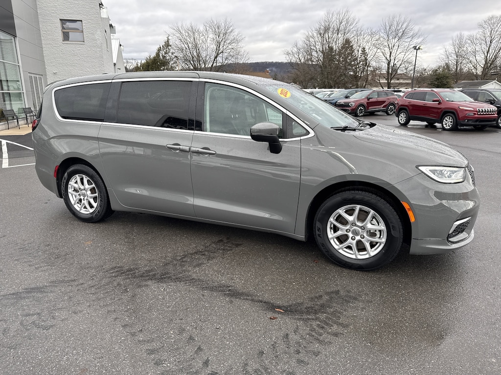 Used 2023 Chrysler Pacifica Touring L Van Passenger Van