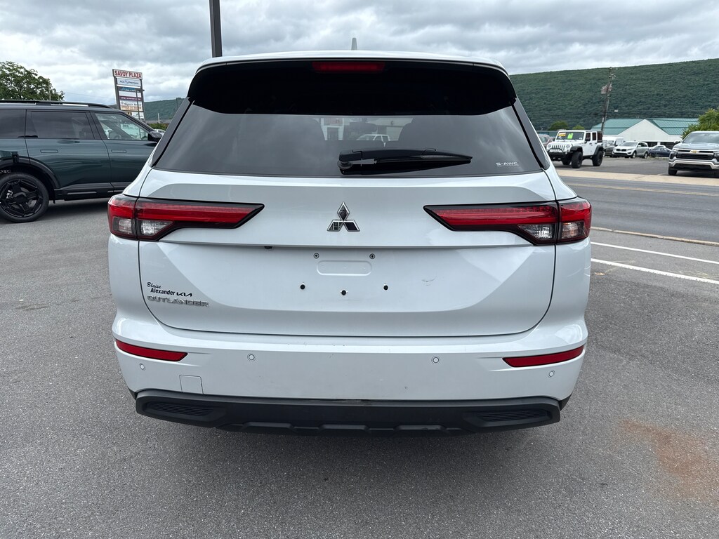 Used 2023 Mitsubishi Outlander ES SUV