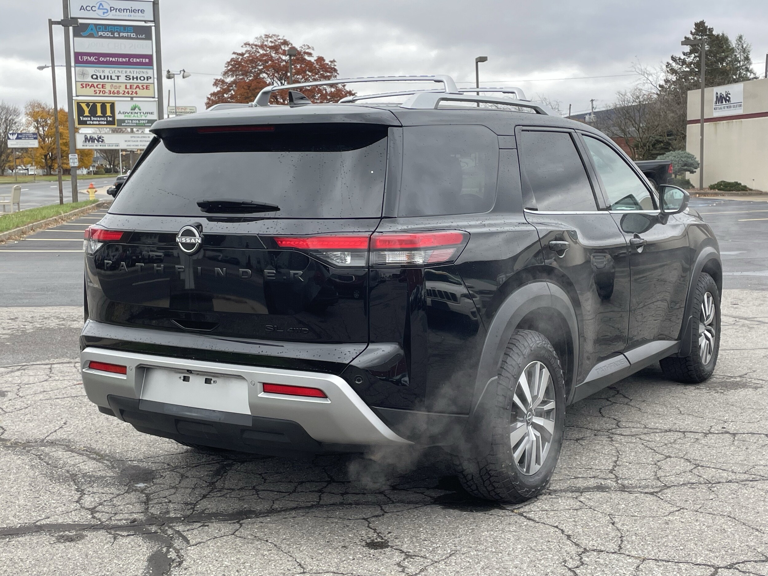 2024 Nissan Pathfinder SL photo 3