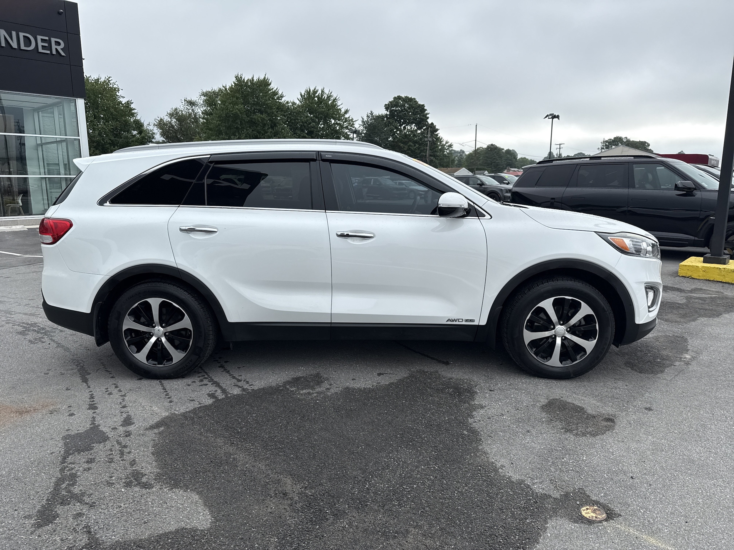 Used 2018 Kia Sorento EX with VIN 5XYPHDA59JG431294 for sale in Montoursville, PA